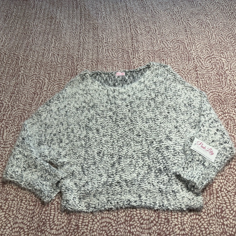 Pink Lily Boutique‎ White/Blk Batwing Fuzzy Propcorn Material Sweater L